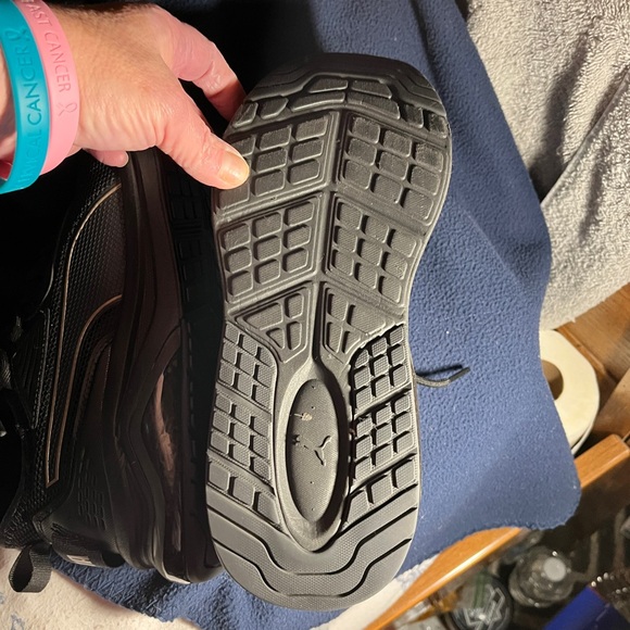 Puma Women’s  Black and Gold Athletic Shoes. EUC - Picture 9 of 10